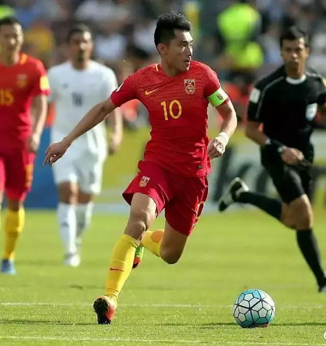 他们都穿什么篮球鞋,他们穿着什么用英语怎么说