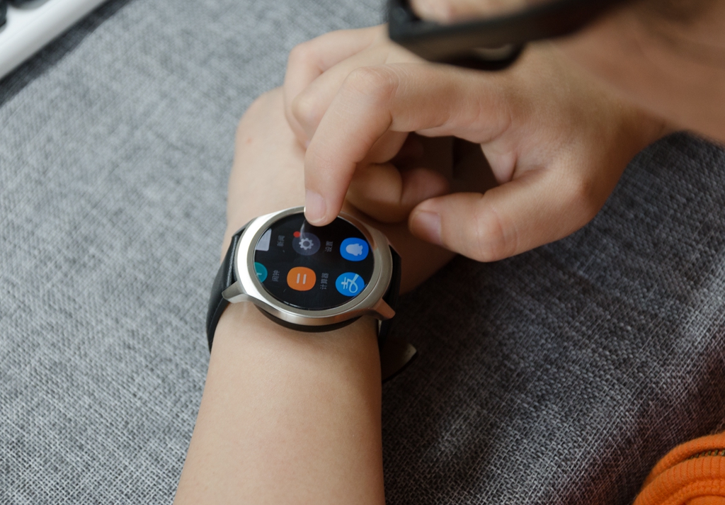 续航长支持esim可回微信的手表,ticwatch2经典版续航