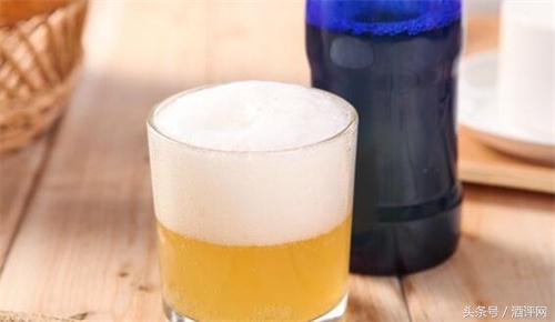 黄啤白啤黑啤生啤哪个不苦,黑啤黄啤鲜啤