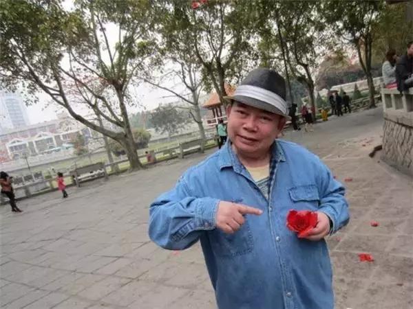 33岁出道即成名的人,出道33年只演配角