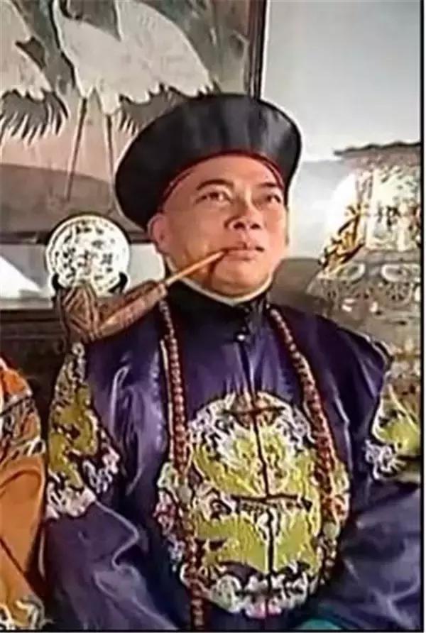 33岁出道即成名的人,出道33年只演配角