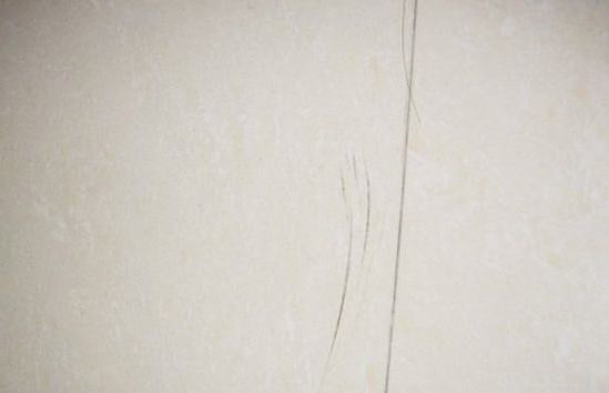 小窍门瓷砖上面打孔方法,用冲击钻打瓷砖墙孔不烂的方法