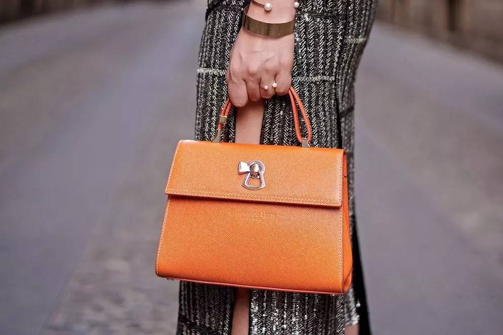 lv皮具师傅,皮具厂lv