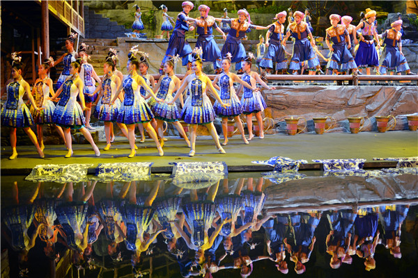 边城视频讲解,边城演出实景