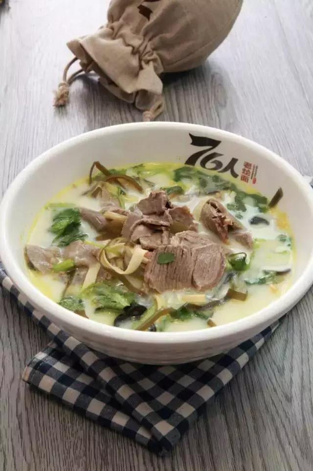 河南烩面“甩”到巴黎，法国人吃到第一口地道老烩面，到底说了啥