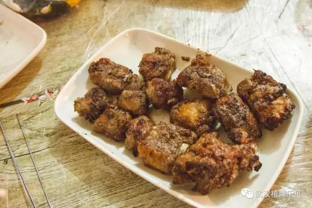 活久见，吃完武汉这家烧烤，我忘了对面淘气牛杂的味道