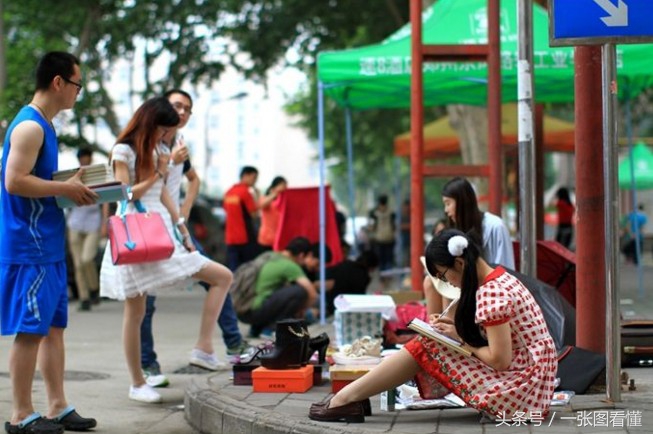 新手销售鞋子快速成交话术,摆地摊赚钱的4大技巧解析