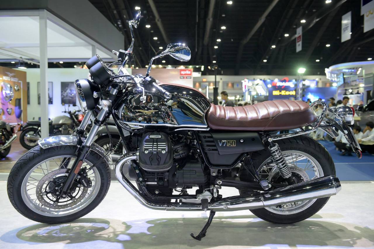 直击曼谷摩托车展美女如云，MOTOGUZZI光荣绽放