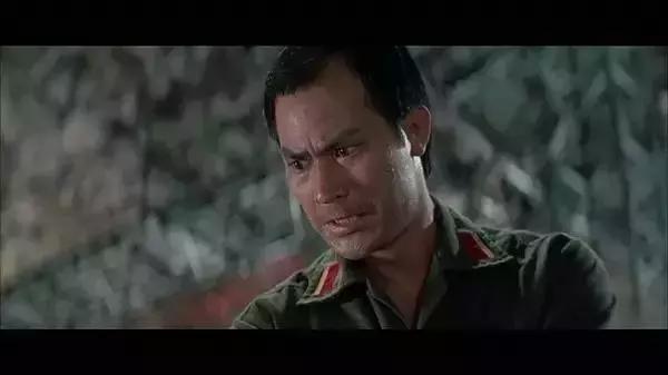 洪金宝被军官打是什么电影,当年被李小龙暴揍的洪金宝