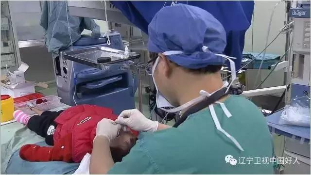 贫困农村家庭5岁眼癌女孩儿赴上海求医，她能否得到救治？