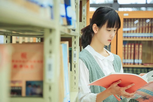 陈都灵颜值特征,陈都灵跟谁相似