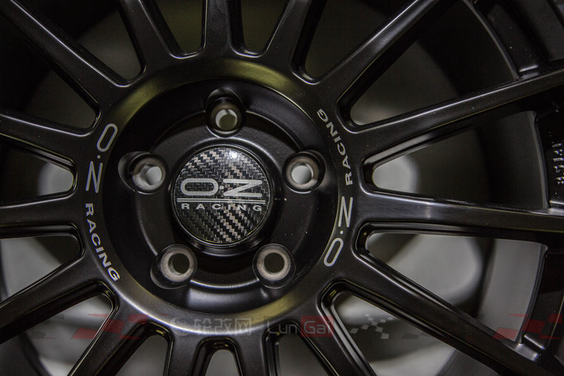 勒芒经典——OZSuperturismoLM轮毂细节展示