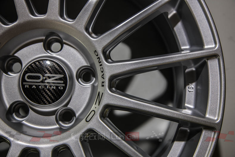 勒芒经典——OZSuperturismoLM轮毂细节展示