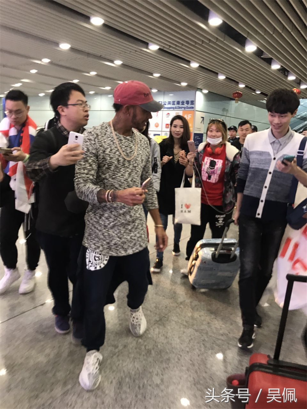 汉密尔顿夺冠,汉密尔顿夺冠庆祝