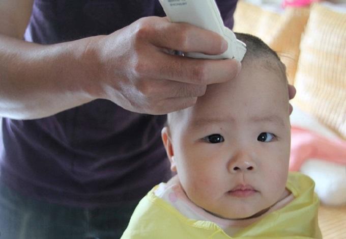 孩子头部触觉敏感抗拒理发,怎么让宝宝不抗拒理发