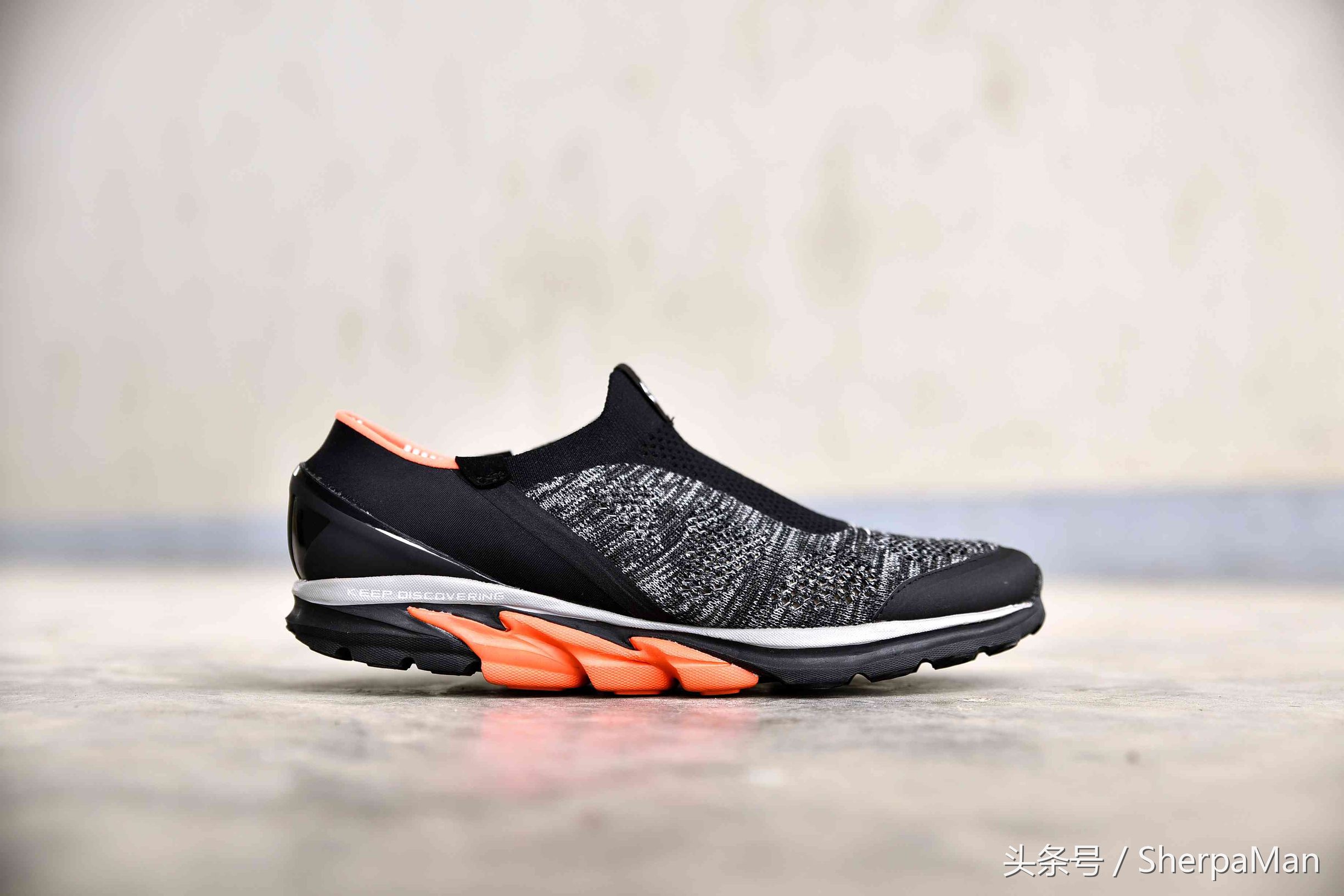 男流行穿鞋不穿袜子,现在的男生都不穿皮鞋