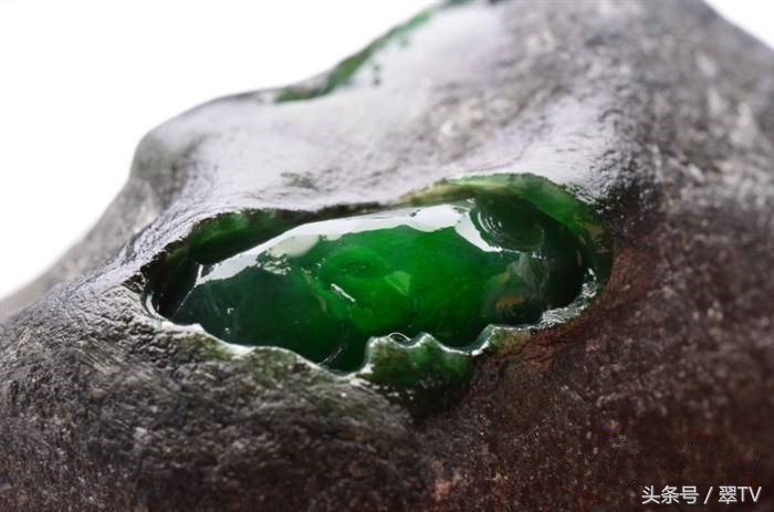 翡翠开窗赌石有假吗,翡翠赌石开窗图片大全