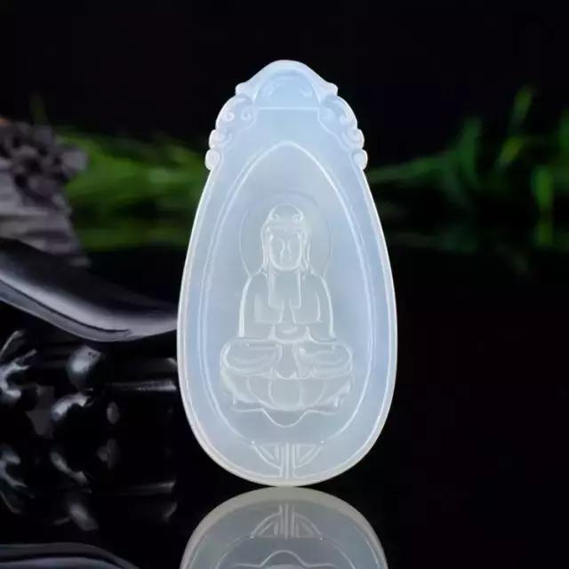 黄龙玉手镯费料,导致黄龙玉手镯价格高?