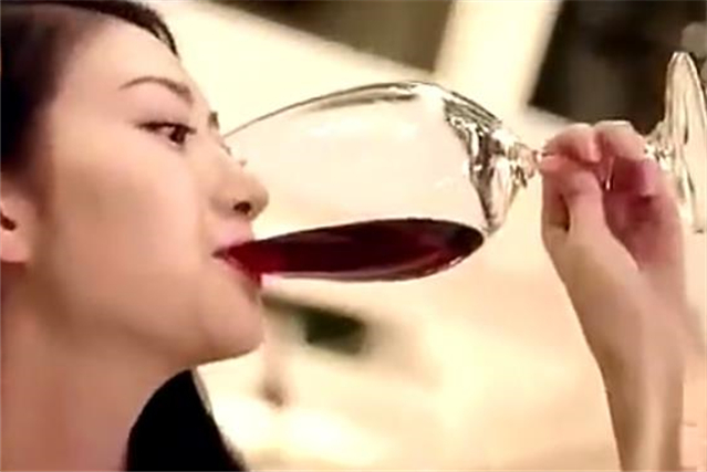 “租”个女友很容易，“后遗症”缠身很麻烦