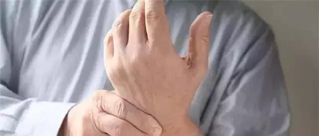 双手发麻就发凉是怎么了,双手持续麻木会是中风前兆吗