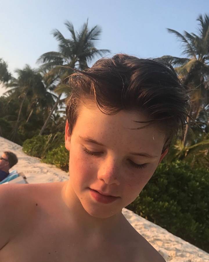 贝克汉姆哪个儿子帅,贝克汉姆三个儿子谁最宠小七