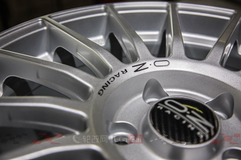 勒芒经典——OZSuperturismoLM轮毂细节展示