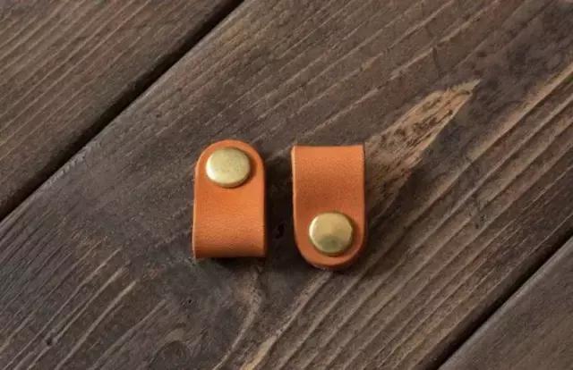 耳机线收进盒子,耳机线拔出来