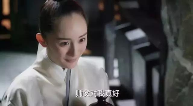 杨幂巧用刘海拯救发际线倍减龄,杨幂一发自拍就被吐槽发际线