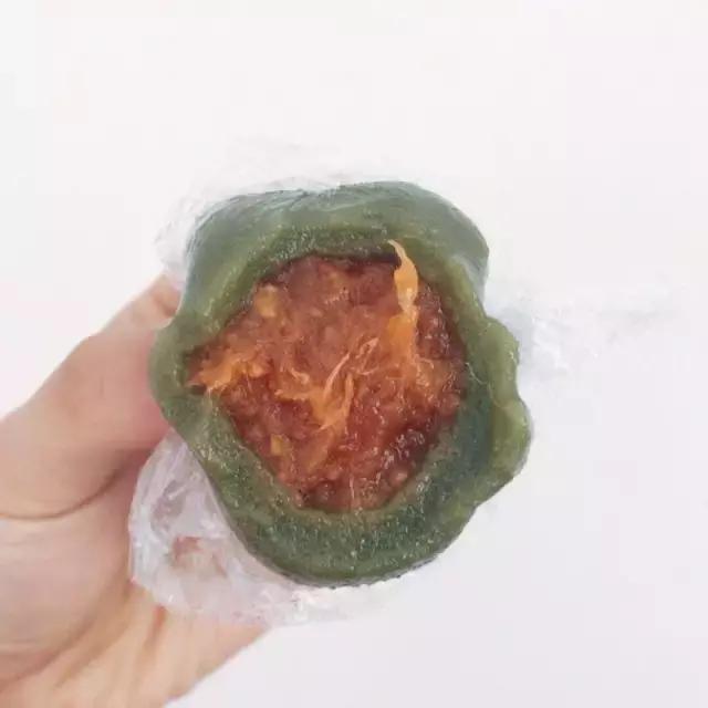 清明必来一口软软糯糯的青团,清明节肉松蛋黄青团