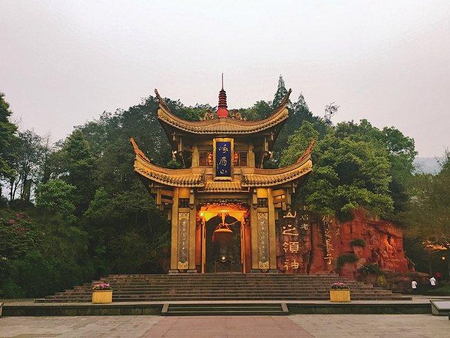 峨眉山吃住行,峨眉山吃住最佳攻略