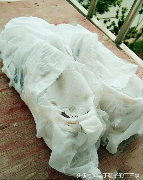 小白鞋有什么保持干净的小技巧吗,超实用指南拯救又脏又黄的小白鞋