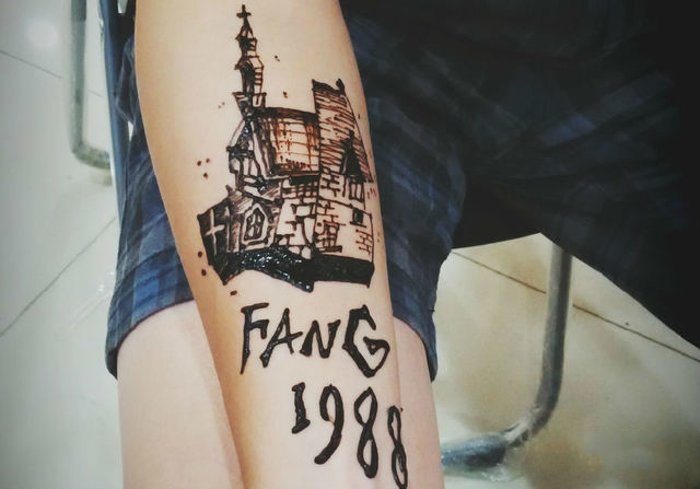 他被称为小周杰伦，却是海娜纹身师、饰品设计师，还是过气网红