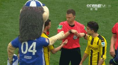 足球那些爆笑名场面,足球搞笑名场面合集内马尔