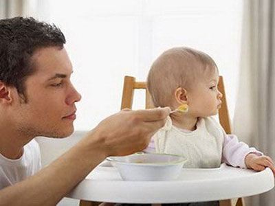 2岁宝宝嘴巴周边长了一圈红点点,小孩嘴巴里面长红点点是怎么回事