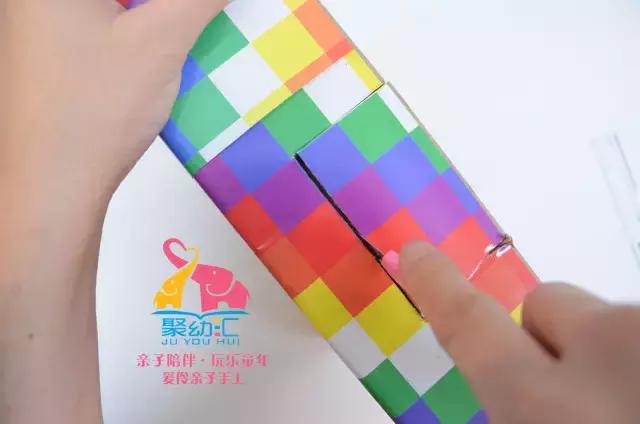 玩过手动的桌上足球，还没玩过用嘴吹的