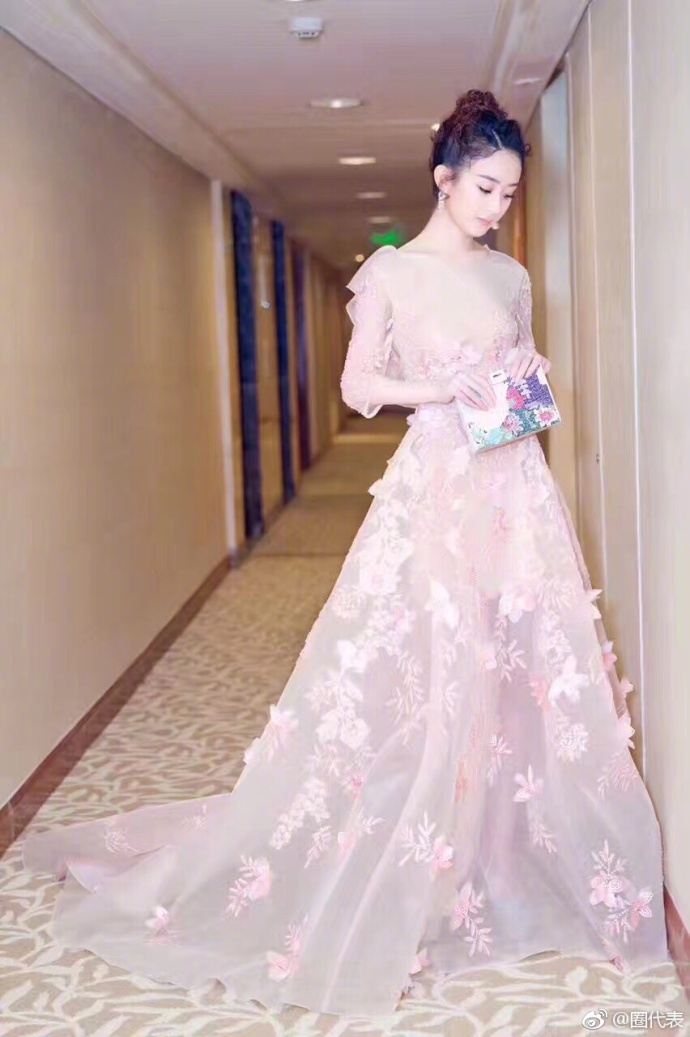 赵丽颖电影节红毯,赵丽颖发布会红毯照片