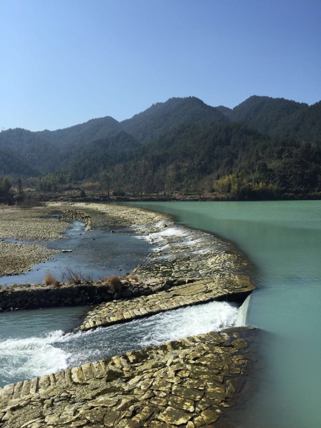 远山如黛原诗,远山如黛什么意思