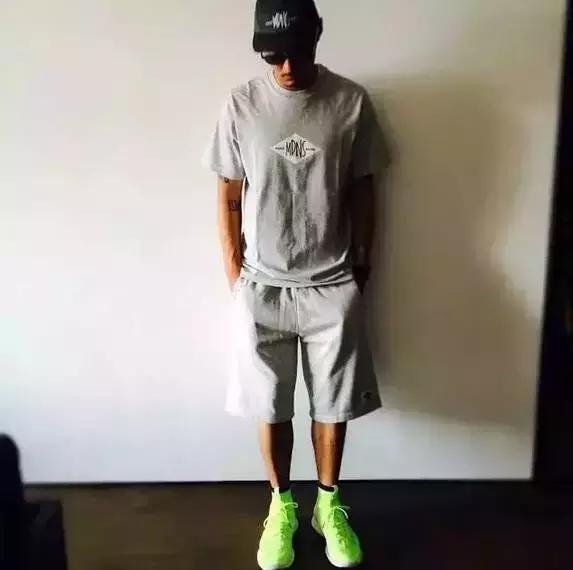 有袜套的鞋怎么搭配,适合搭白袜套的鞋