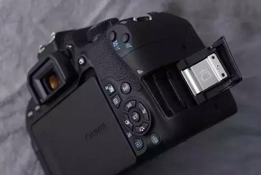 佳能77d和800d拍视频哪款相机好,77d和800d哪个值得入手