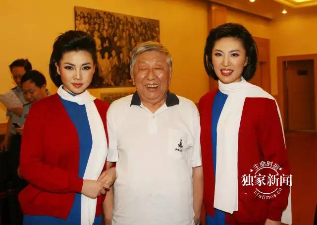 阎老走了,也许你熟悉舞台上的他,却未必了解生活中另一个他