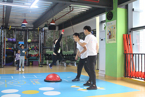 孩子感统失调是怎么造成的,孩子感统失调是父母造成的