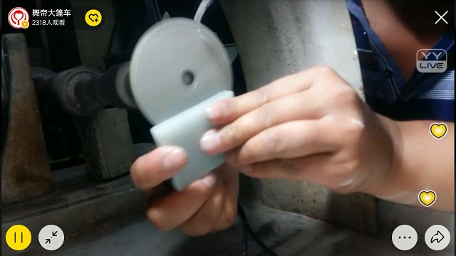 翡翠原石直播间赌石的套路,赌石直播间的石头开出来有多值钱