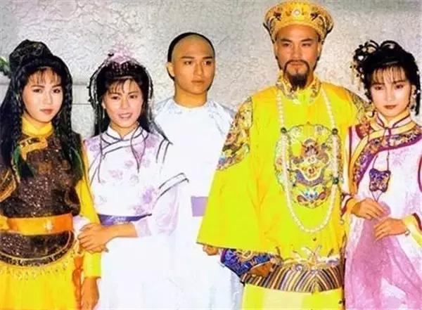 周润发同学，演了一辈子黑老大，向华强不敢惹他，爱妻爱家好男人