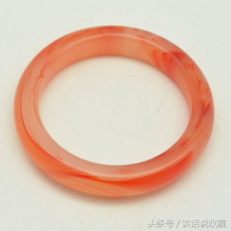 怎么鉴别和田玉手镯,玉手镯买翡翠手镯还是和田玉手镯