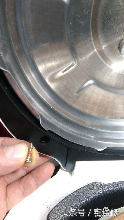 电压力锅不工作了出现e0,电压力锅通电一会显示e4