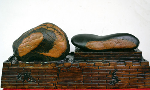 这两块石头他整整等了6年才买下，刚运回家就有人出价40万