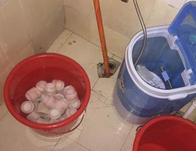 触目惊心！马桶边上生产的“高档”化妆品，你敢用么？