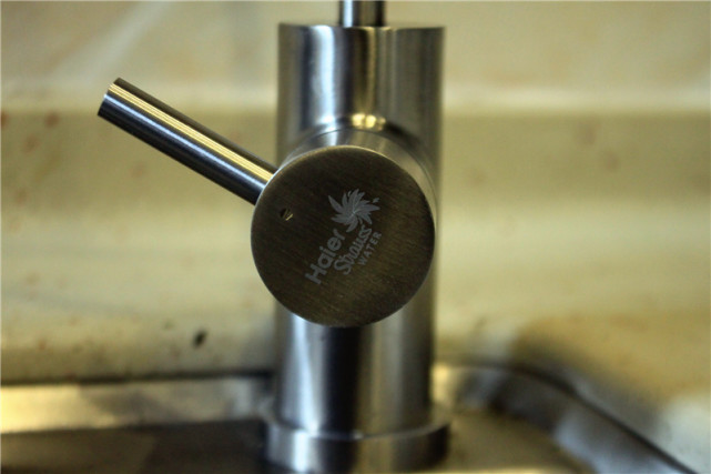 净水机净化出健康的水,万元净水机