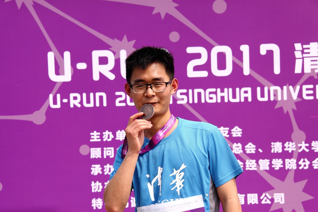 环球同跑迎校庆，清华校友锦城湖畔展英姿（原创）