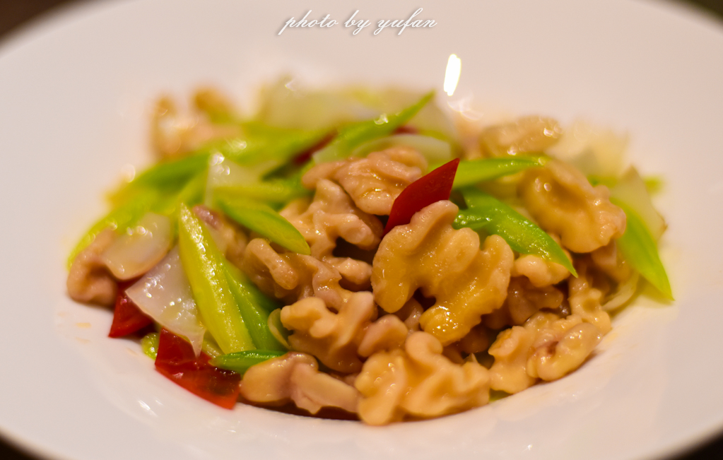 云端上的世外桃源，看看浇灌牛奶和土鸡蛋的有机乌龙茶长成啥样